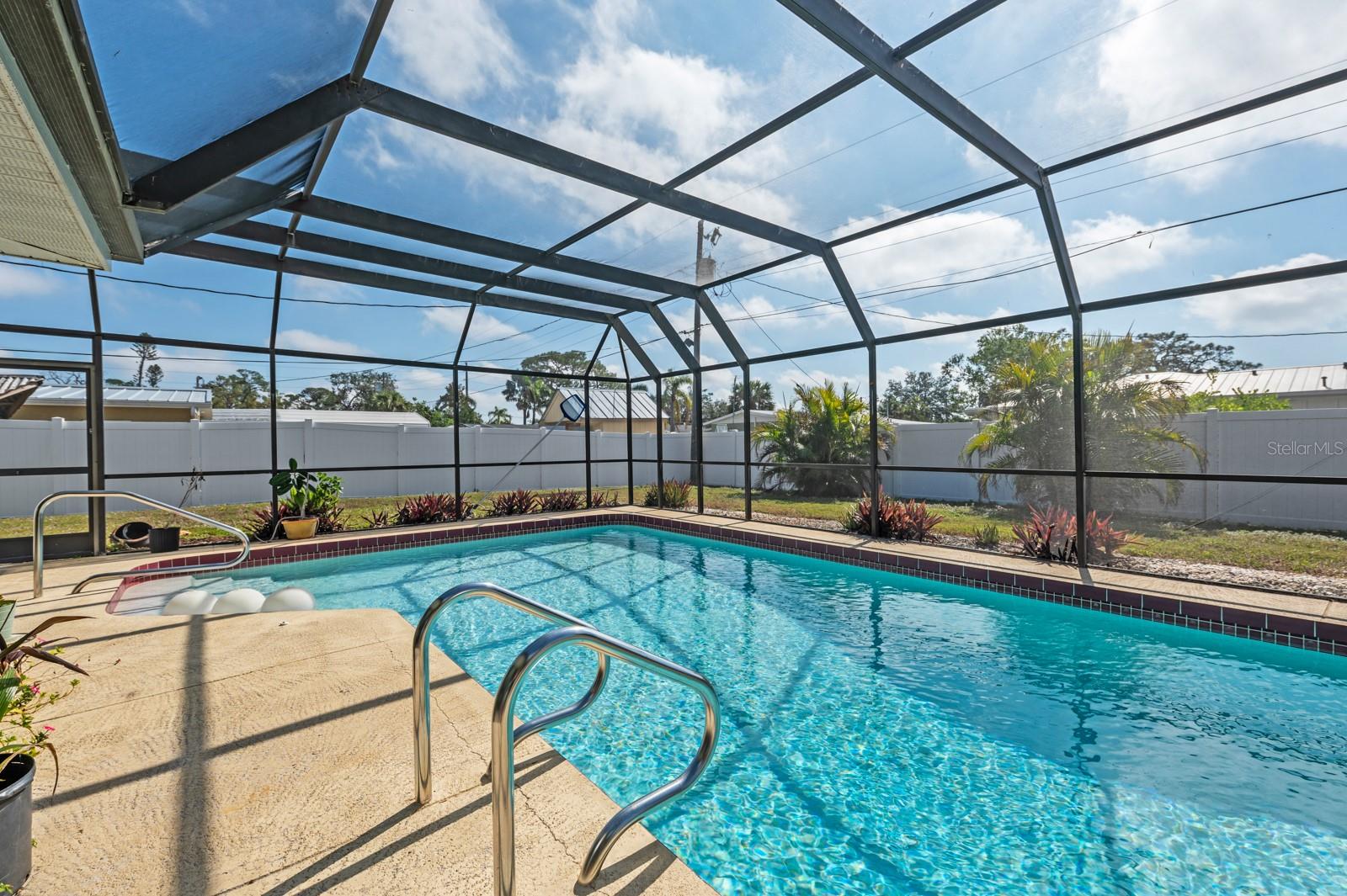 TROPICAL SHORES - Residential