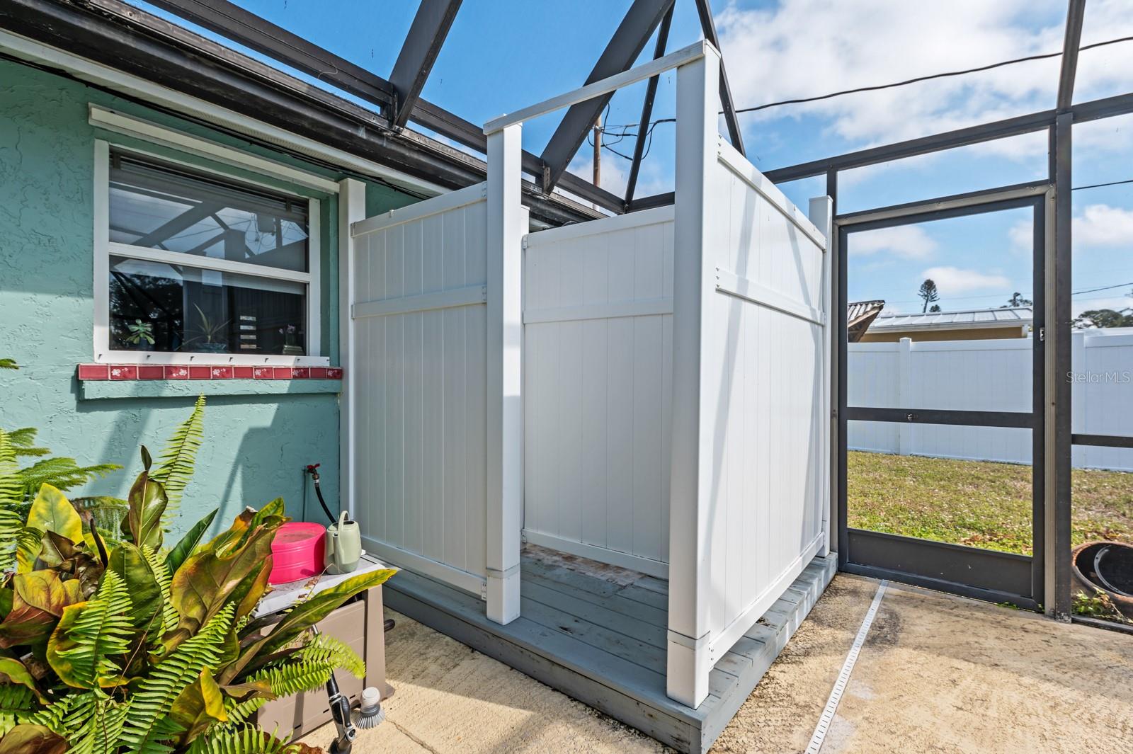 TROPICAL SHORES - Residential