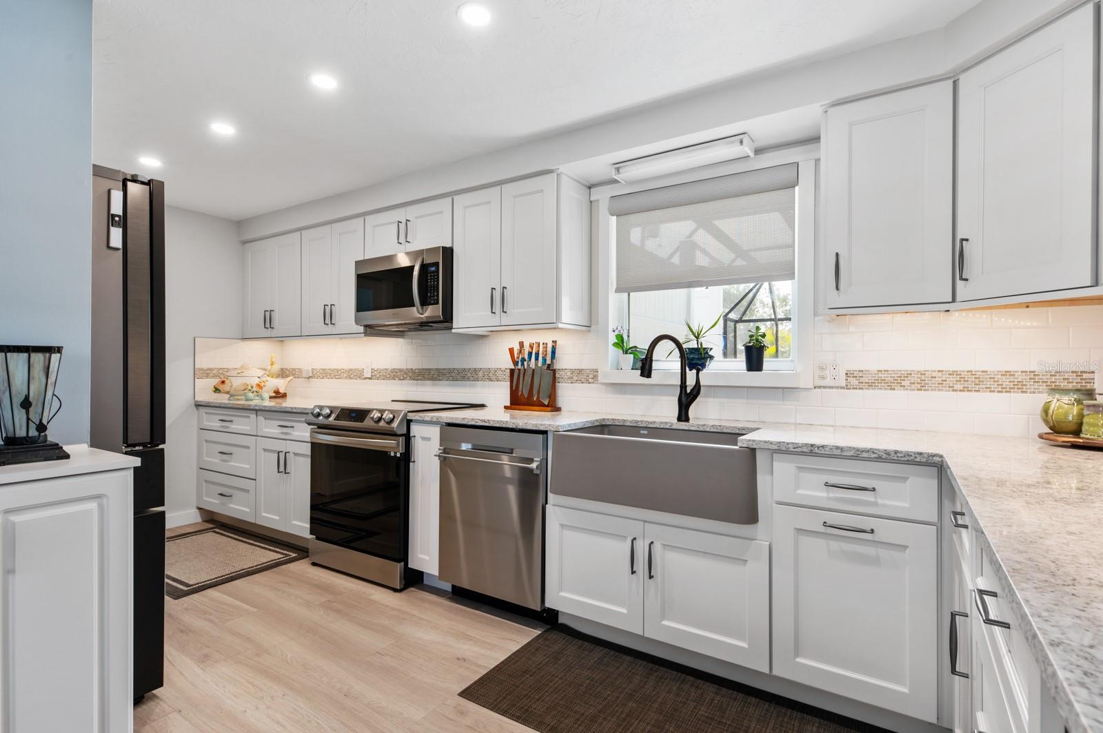 TROPICAL SHORES - Residential