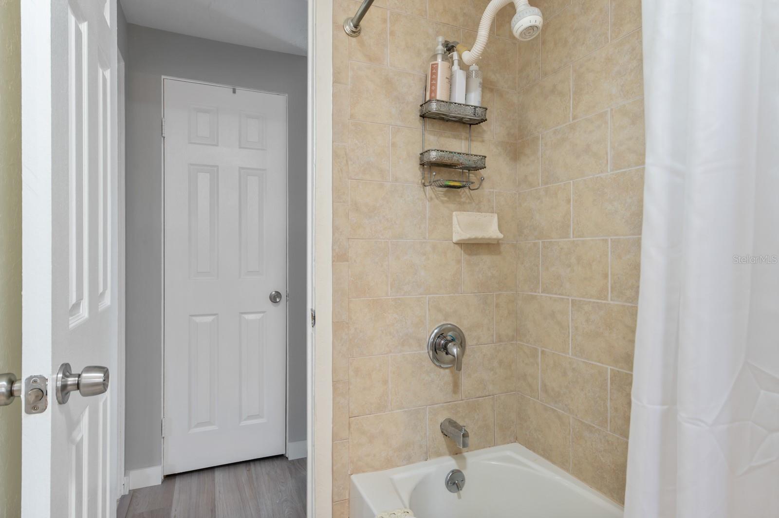 TROPICAL SHORES - Residential