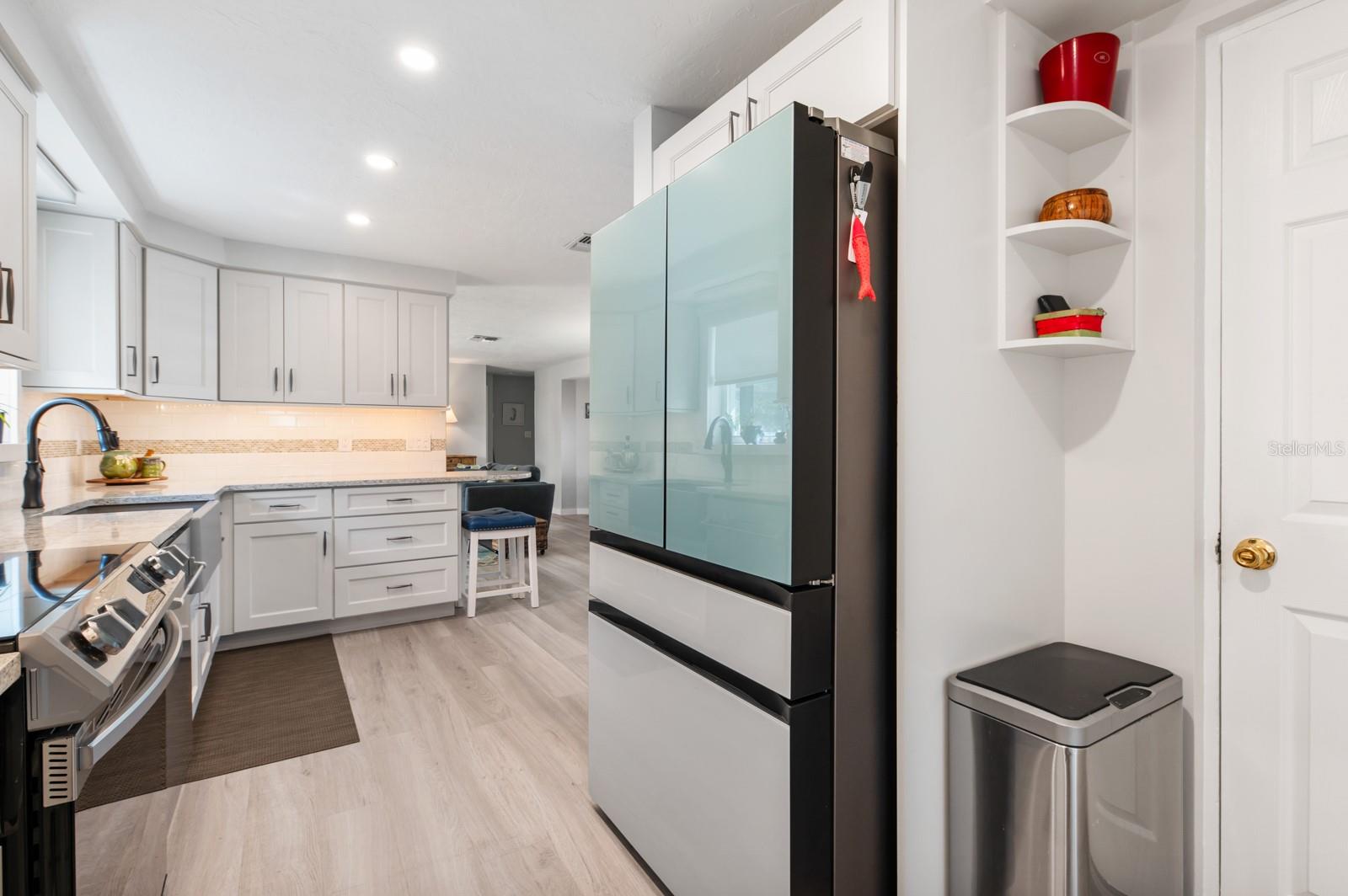 TROPICAL SHORES - Residential