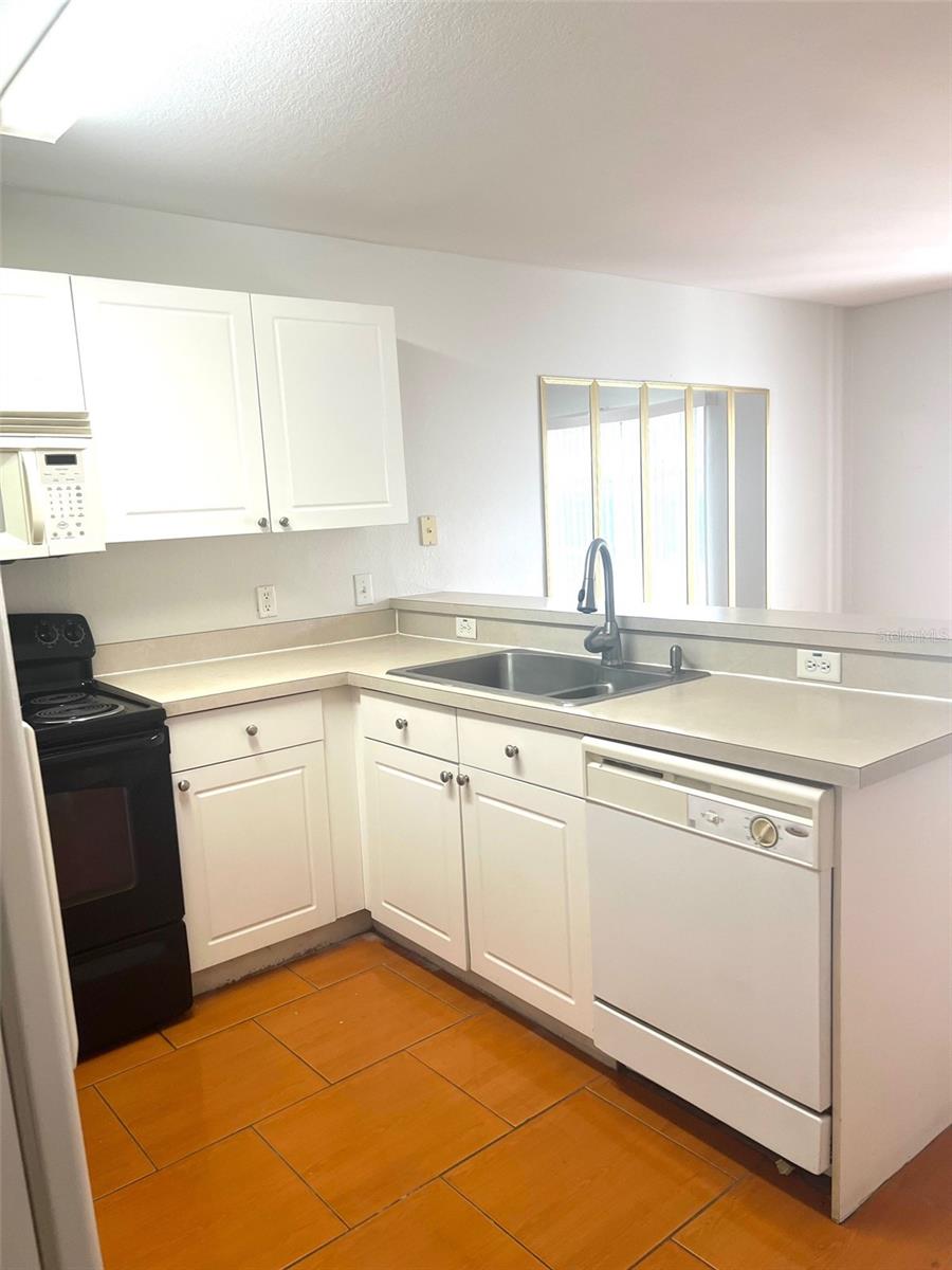 RIO HILLS TWNHS - Residential Lease