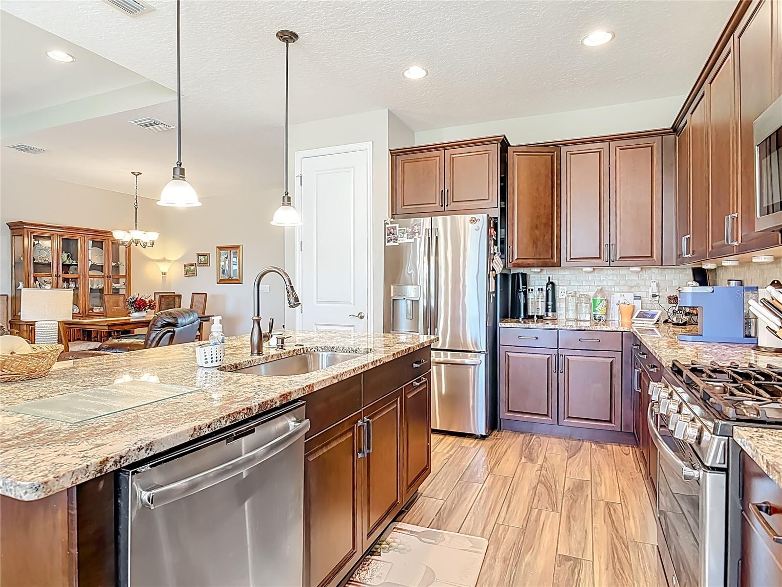 VICTORIA HILLS - Residential