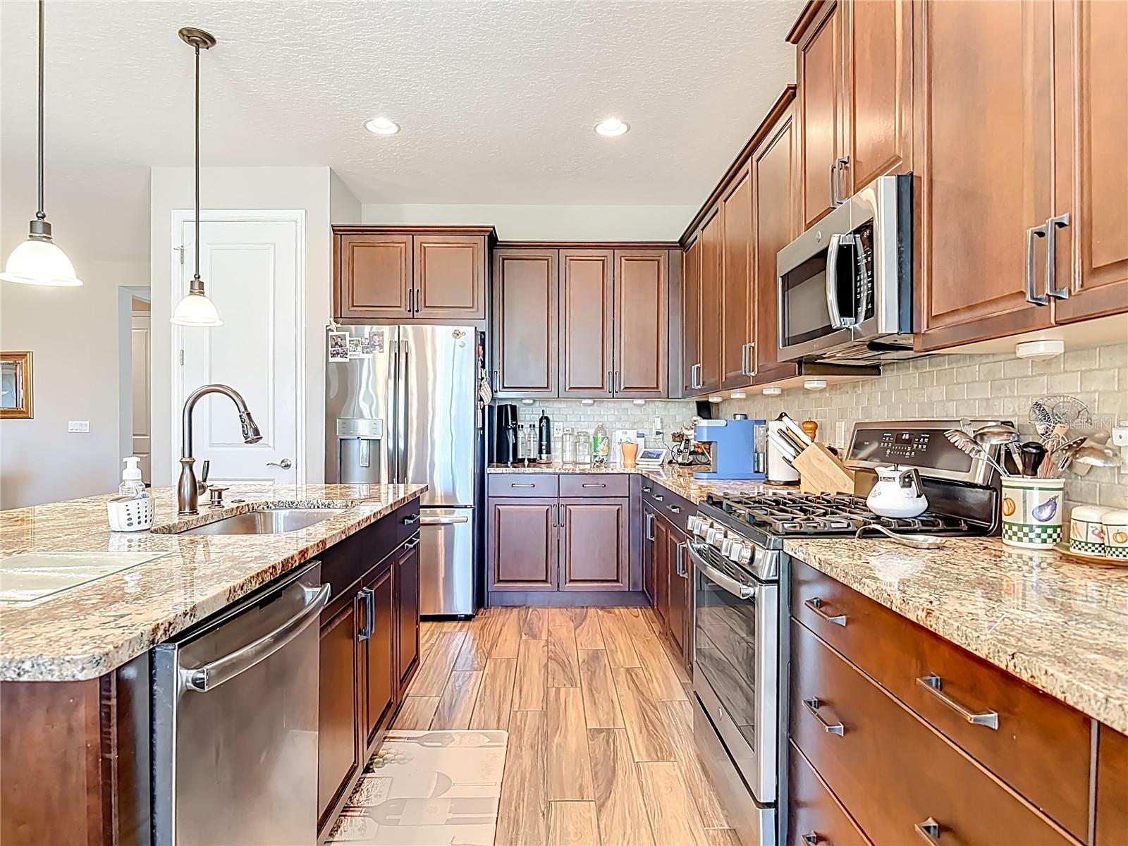 VICTORIA HILLS - Residential