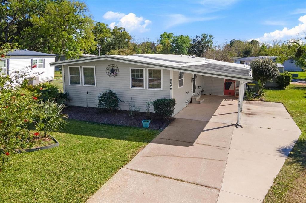 Photo of 2621 Carpenter Place, Leesburg, FL 34748 (MLS # G5110243)