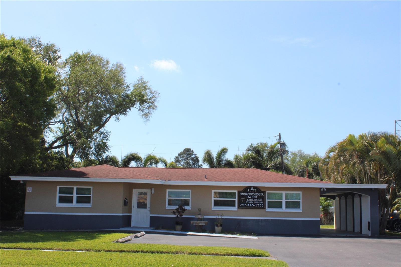 Very nice 1405 sq. ft. office space with four individual offices and common areas suitable for a single tenant (e.g., attorney, physician, or similar professional use). Owner will consider lease of individual office spaces instead of a single tenant at the rate of $650 monthly per office.