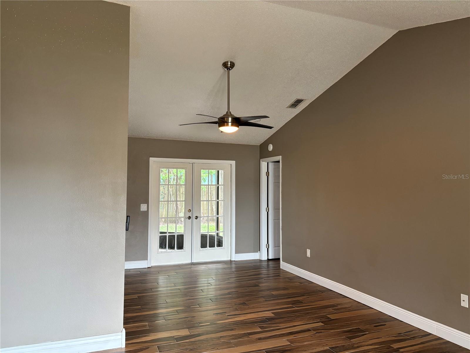 REGENCY PARK - Residential