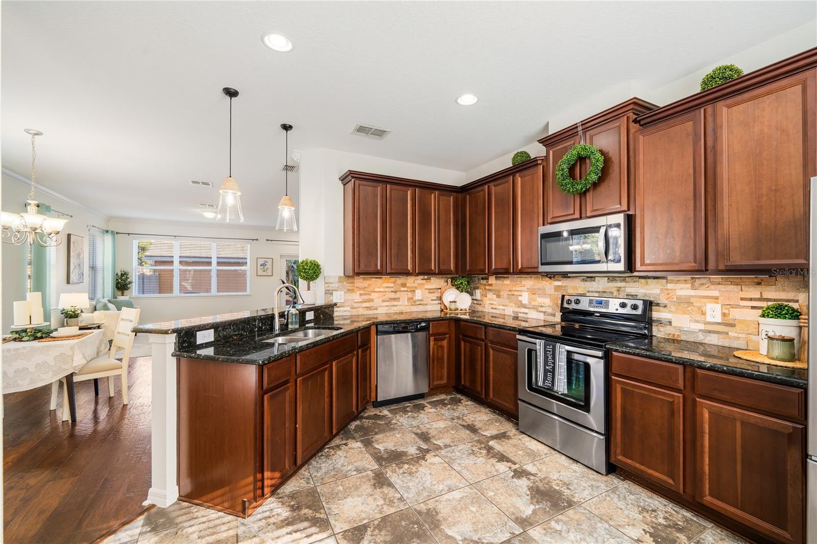 SAVANNAH PARK - Residential Lease