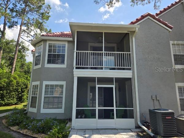 Call today for this nice two bedroom two bath second floor condo in Casselberry. This condo has Laminate and carpet through out. Fully equipped Kitchen with Refrigerator, Range, Microwave and Dishwasher. Washer and Dryer included. Bonus room which can utilized as a third bedroom or office. Modern light fixtures and high ceilings. Ceiling fans in all rooms. Resort style swimming Pool and Jacuzzi. Condo is minutes to SR 436, Toll 417 and downtown Orlando.