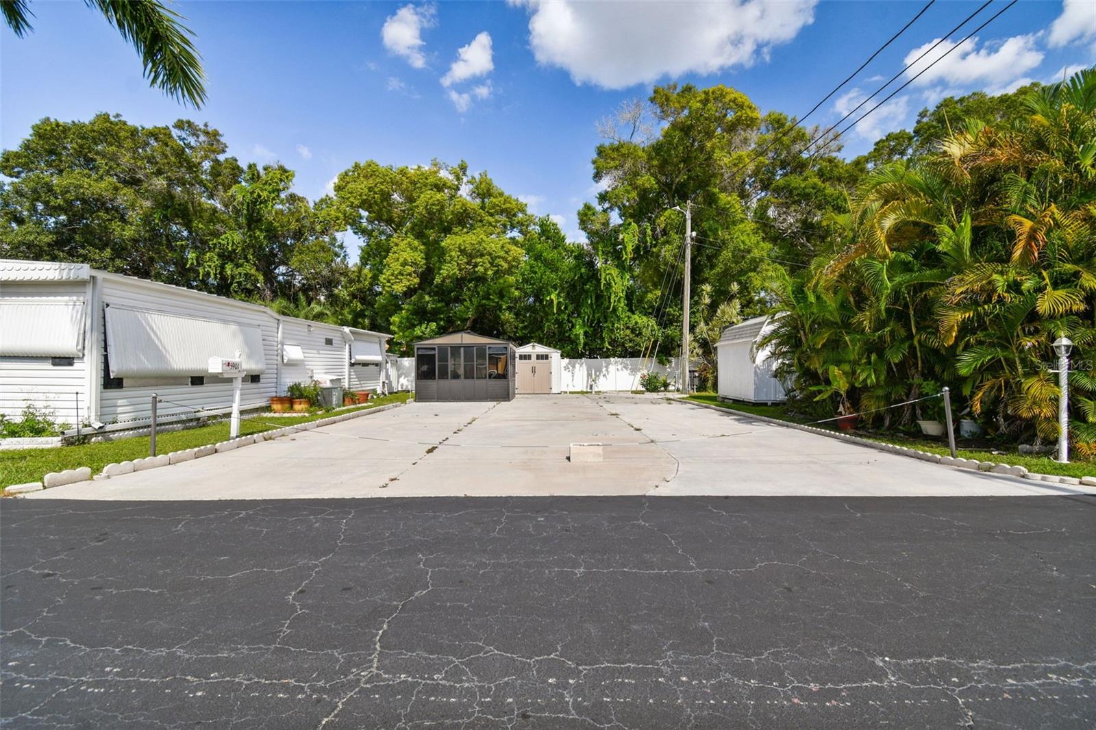 FLOWERWOOD CLUB MOBILE HOME PARK UNREC - Land