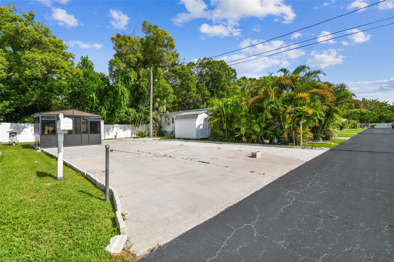 FLOWERWOOD CLUB MOBILE HOME PARK UNREC - Land