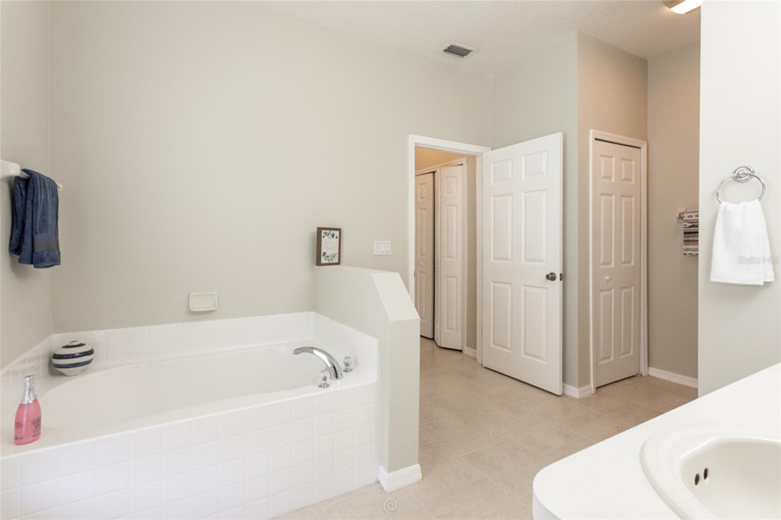 PINE LAKES - Residential