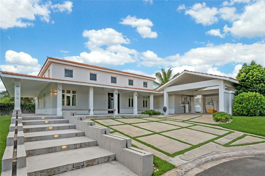 Modern Casona Carbia with marble floors and high-end finishes on privileged cul-de-sac location. 
 
Impressive double height living room, floating staircase, glass wall mezzanine, gourmet chef’s kitchen with big island, ample family room are just some of the features of this amazing residence. Property is completely remodeled with high-end finishes and beautiful marble floors all throughout. It is also equipped with a generator and water cistern.
 
Property features 4 bedrooms, 3.5 bathrooms and a land lot of approximately 1,100 square meters.
 
Showings by appointment only to qualified buyers.