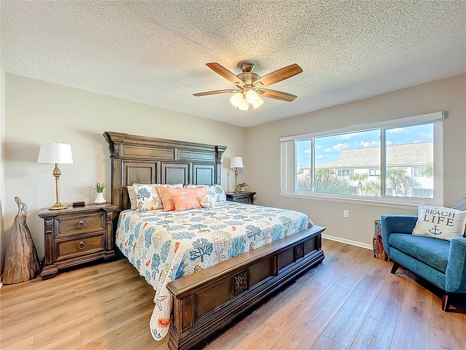 FOUR WINDS - Residential