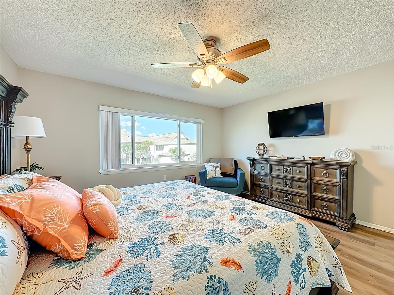 FOUR WINDS - Residential