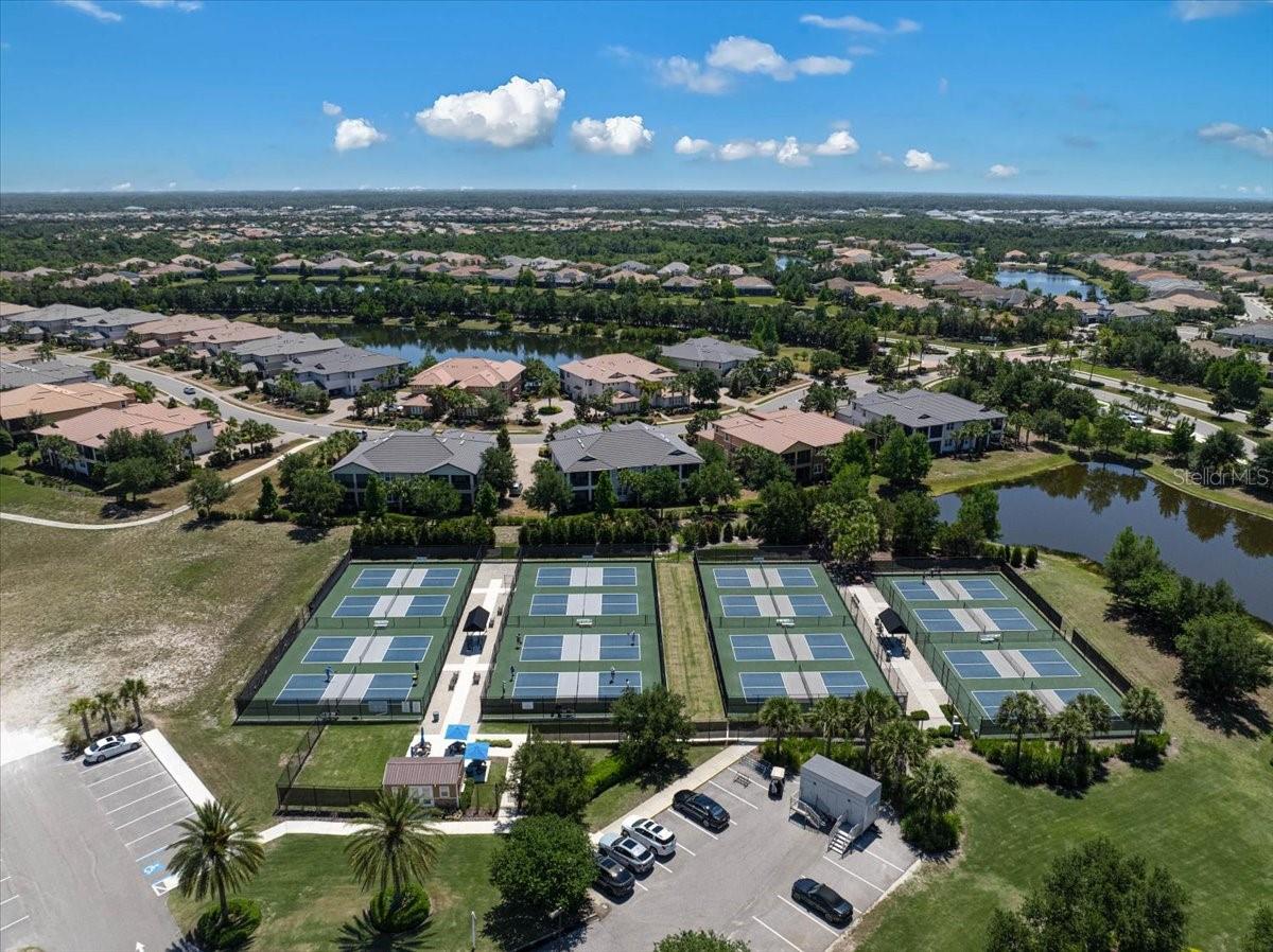 COUNTRY CLUB EAST AT LAKEWD RNCH TT - Residential