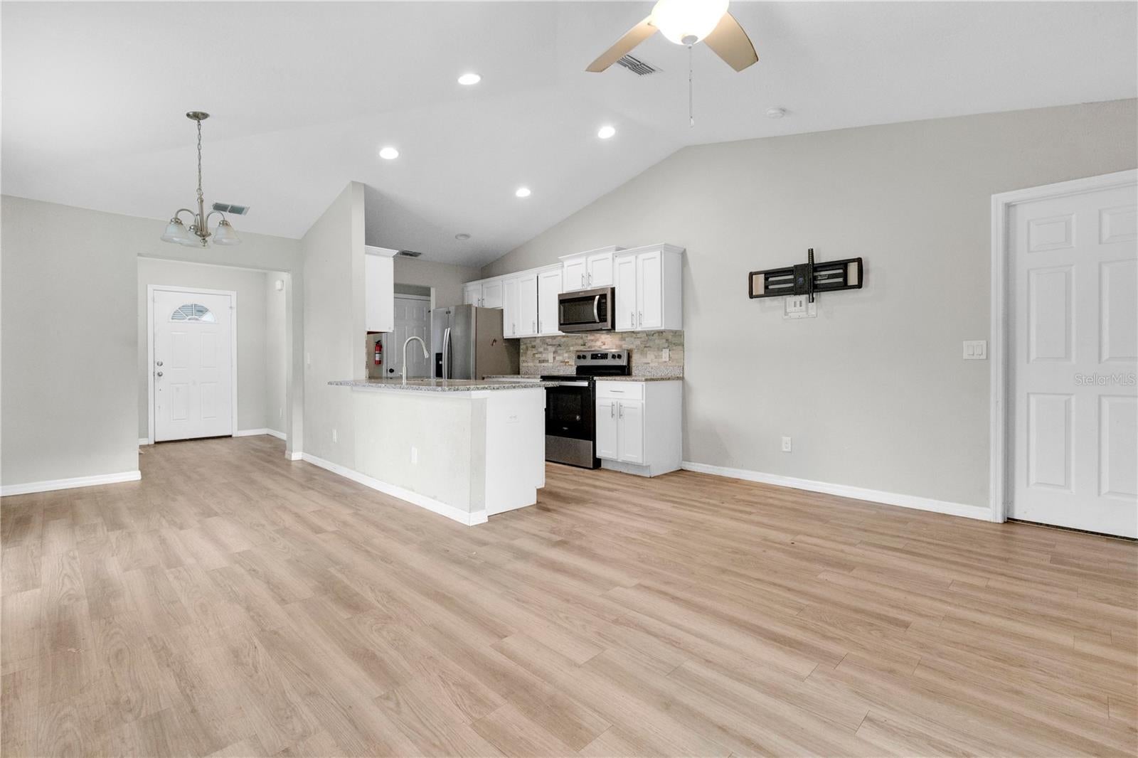 1185 FAIRVIEW AVENUE