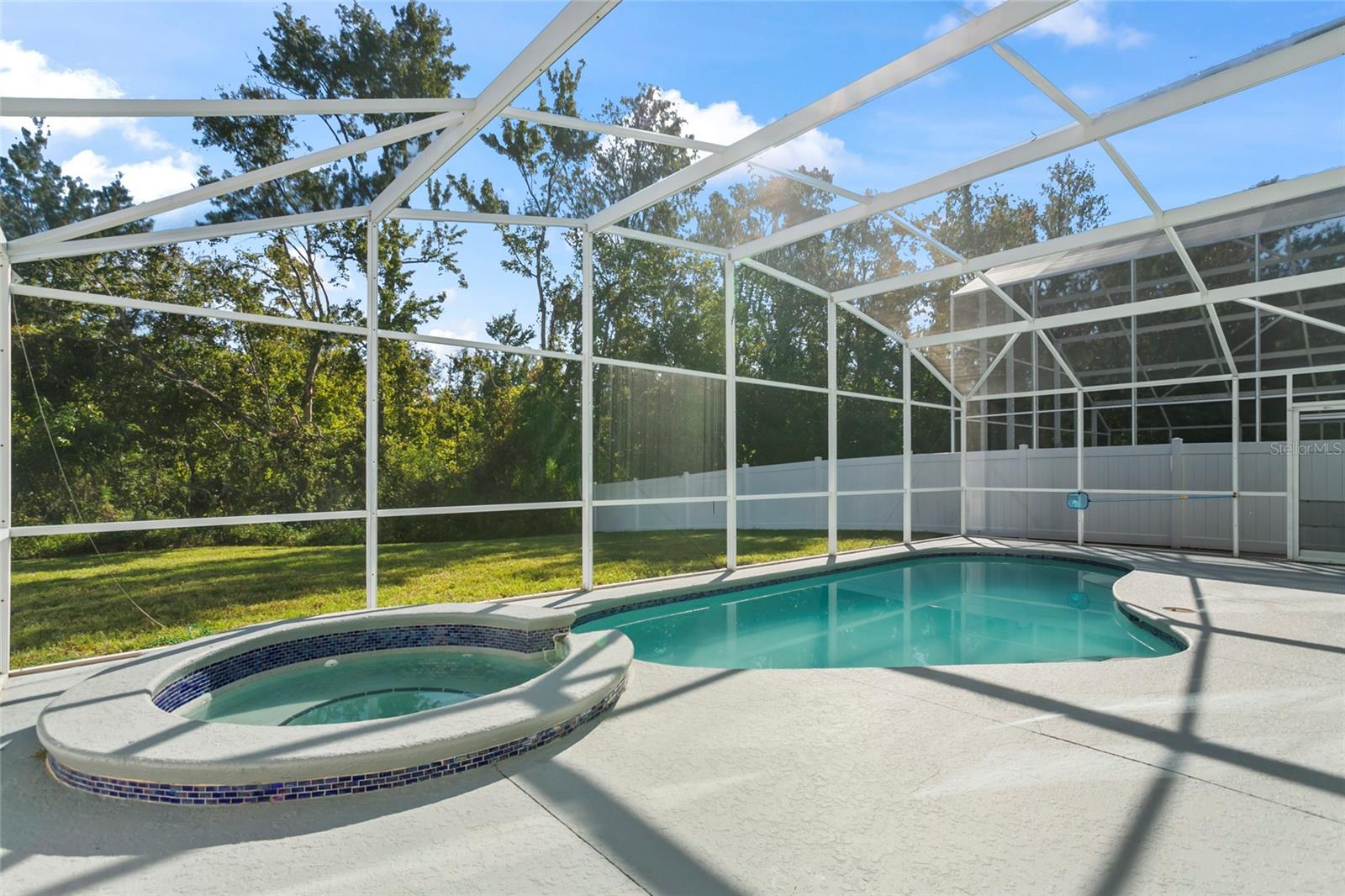 PINEWOOD COUNTRY ESTATES - Residential Lease