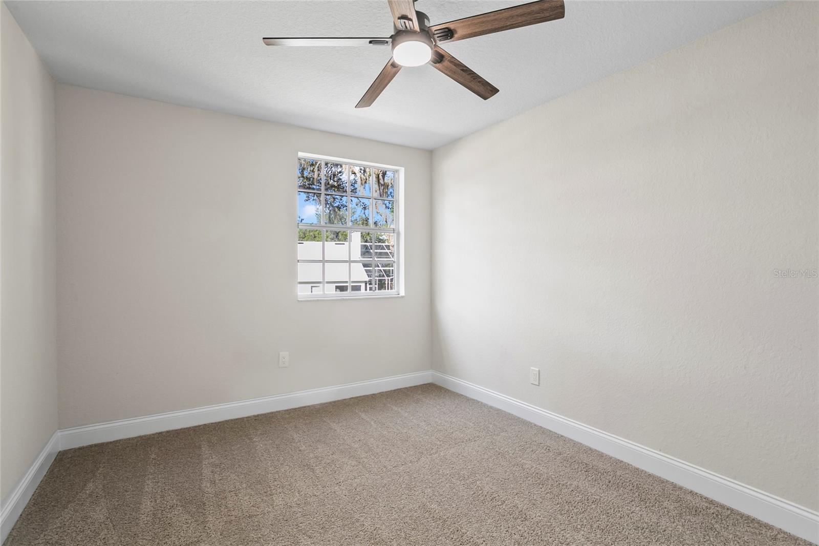 PINEWOOD COUNTRY ESTATES - Residential Lease