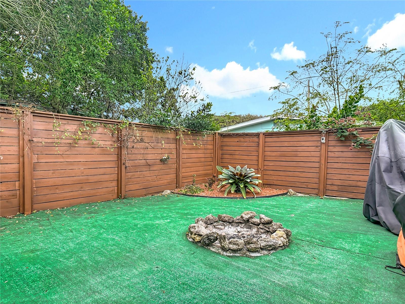 LIGHTHOUSE SHORES - Residential