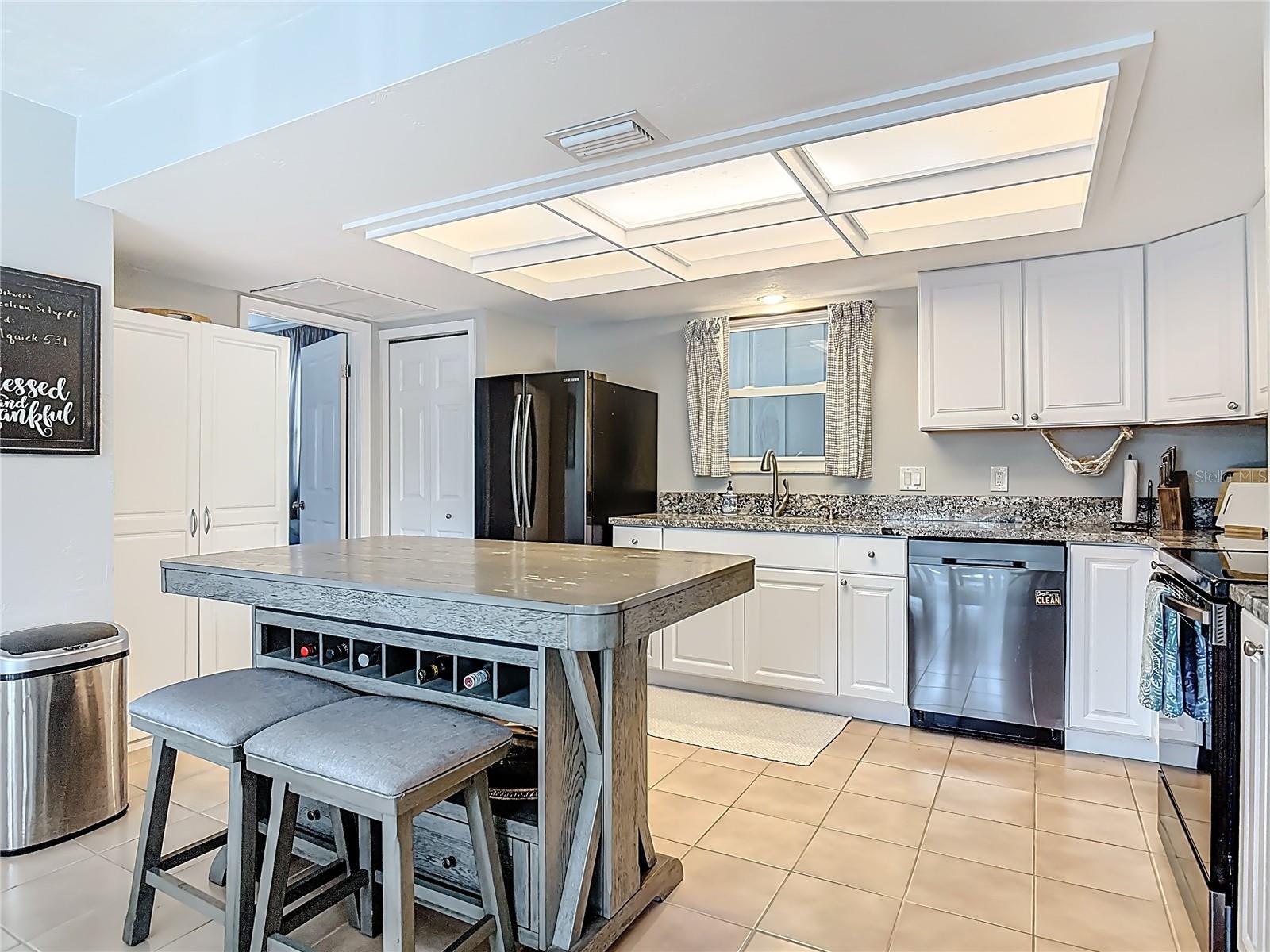 LIGHTHOUSE SHORES - Residential