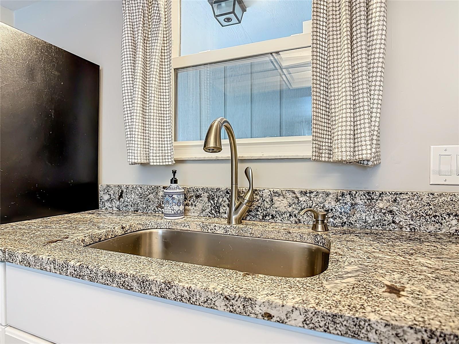 LIGHTHOUSE SHORES - Residential