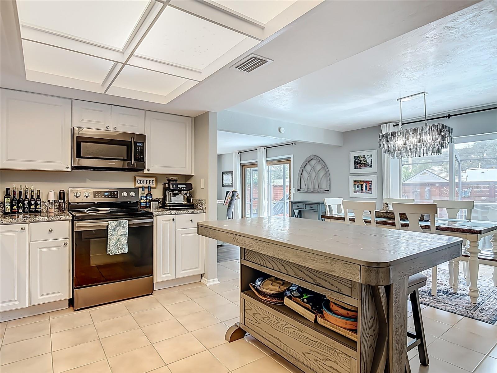 LIGHTHOUSE SHORES - Residential