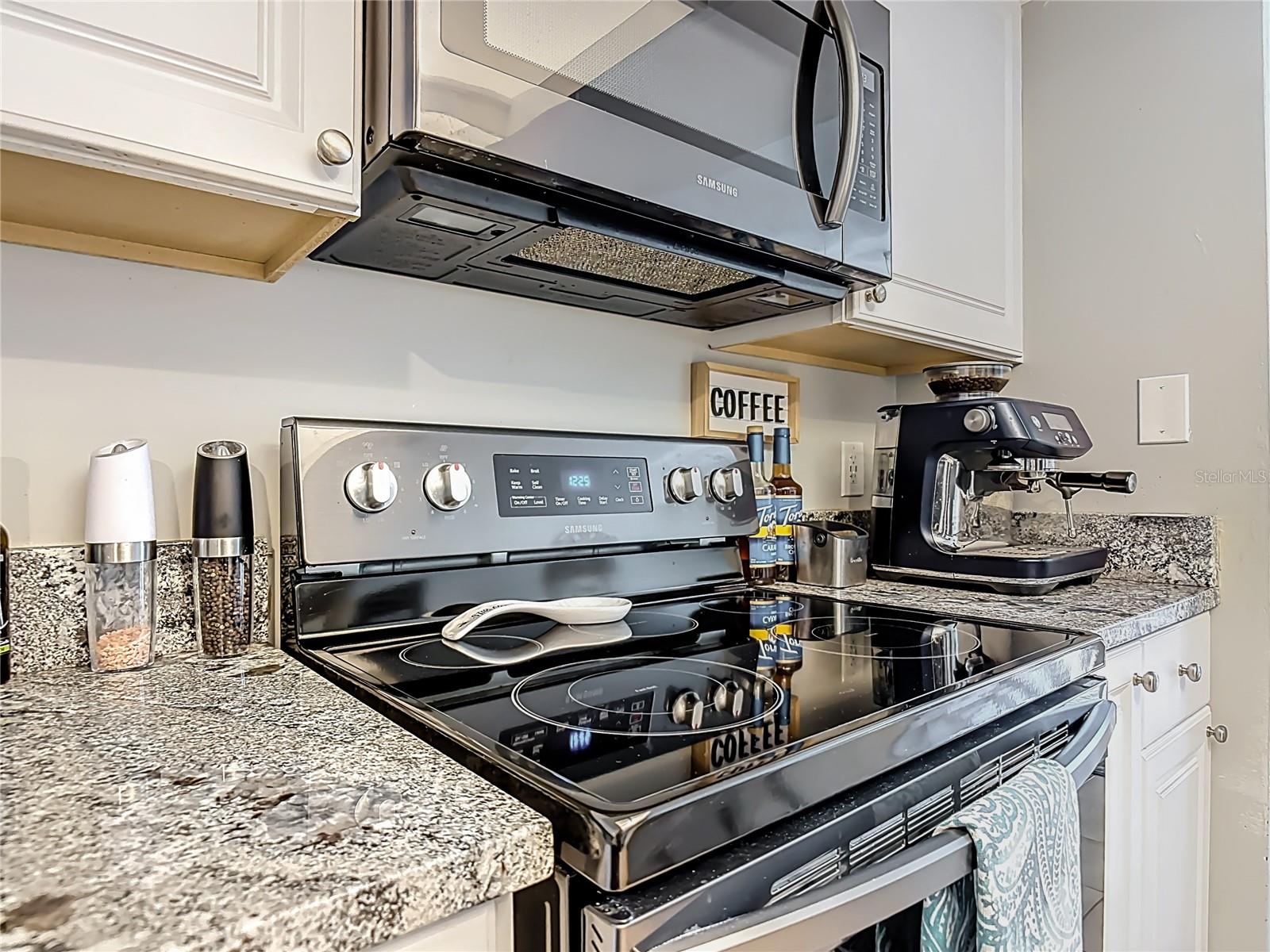 LIGHTHOUSE SHORES - Residential