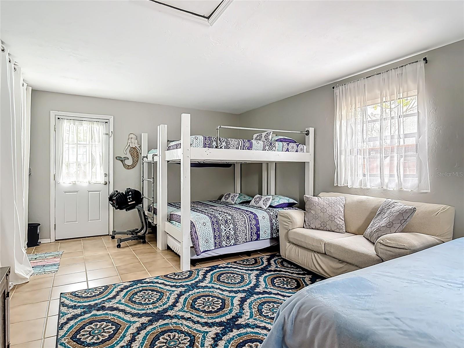 LIGHTHOUSE SHORES - Residential