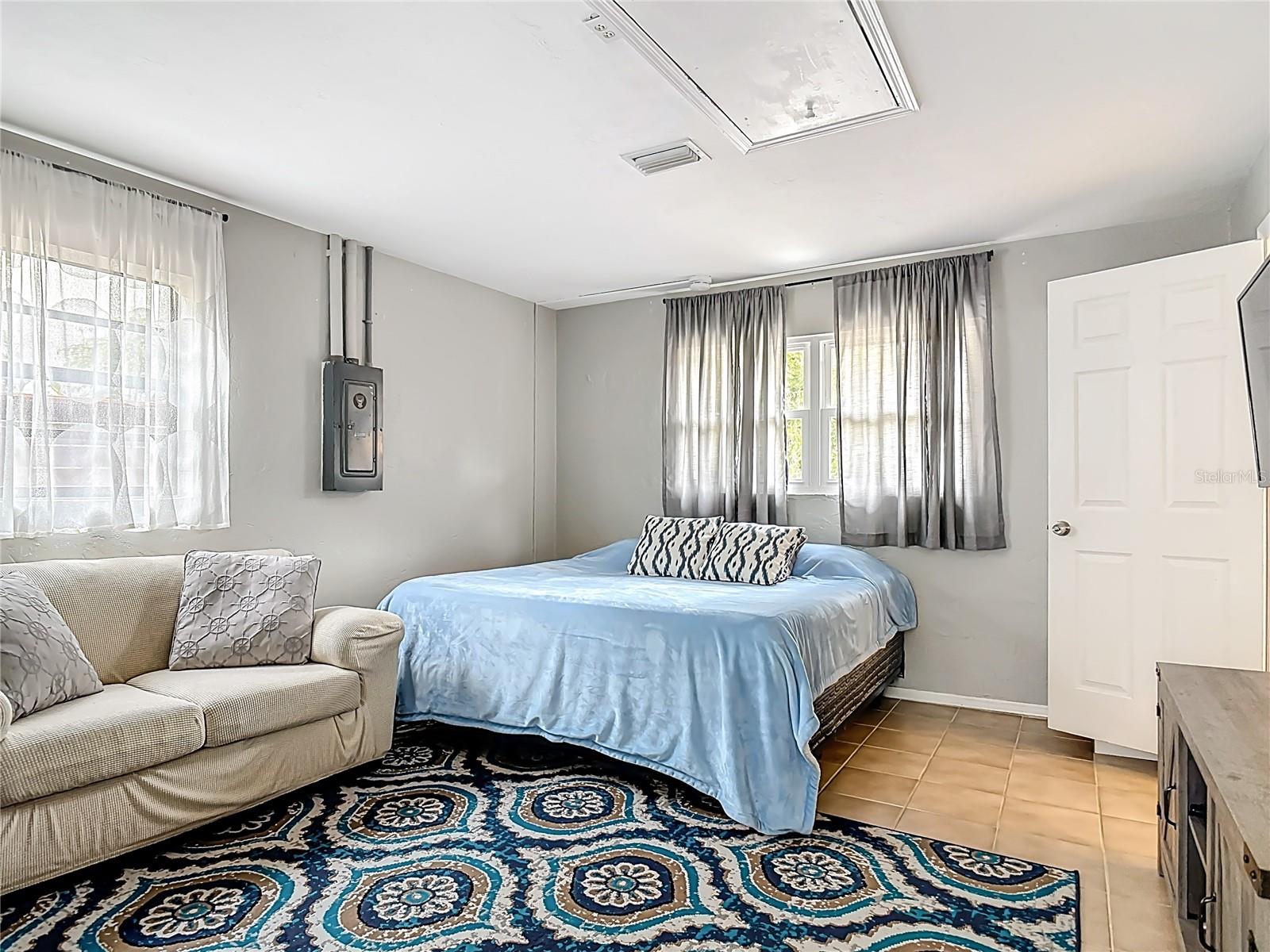 LIGHTHOUSE SHORES - Residential