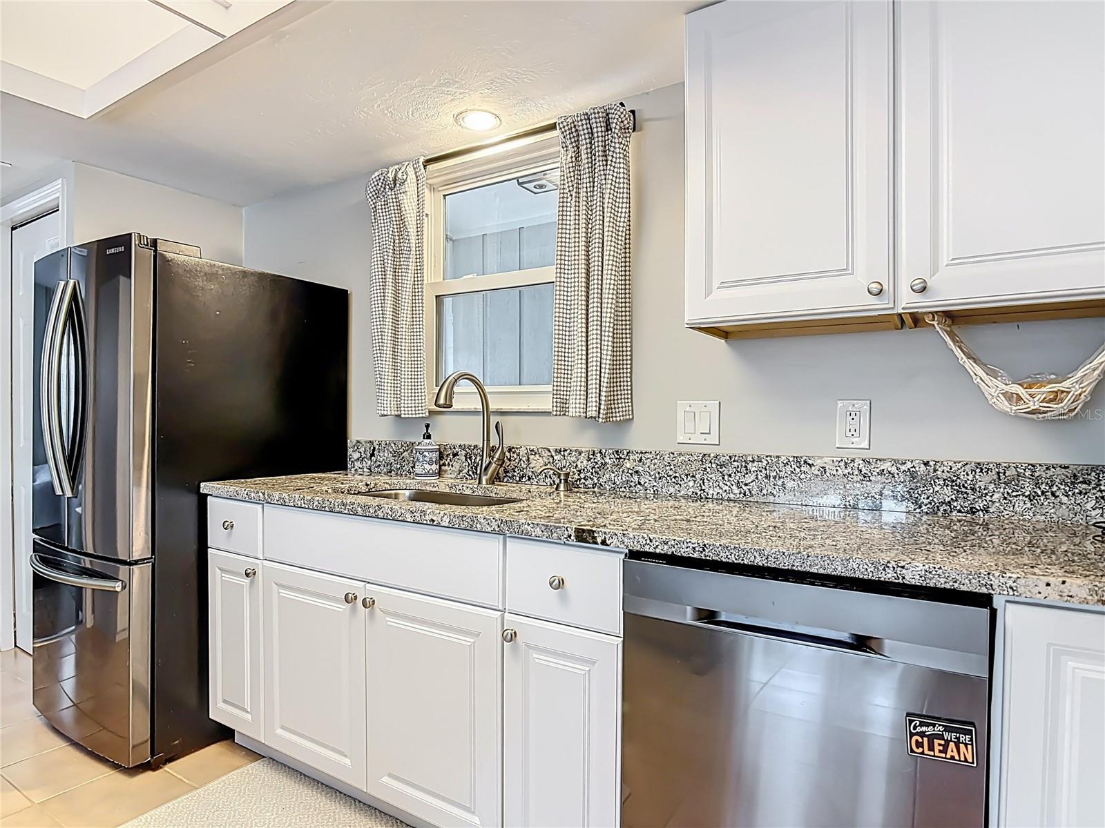 LIGHTHOUSE SHORES - Residential