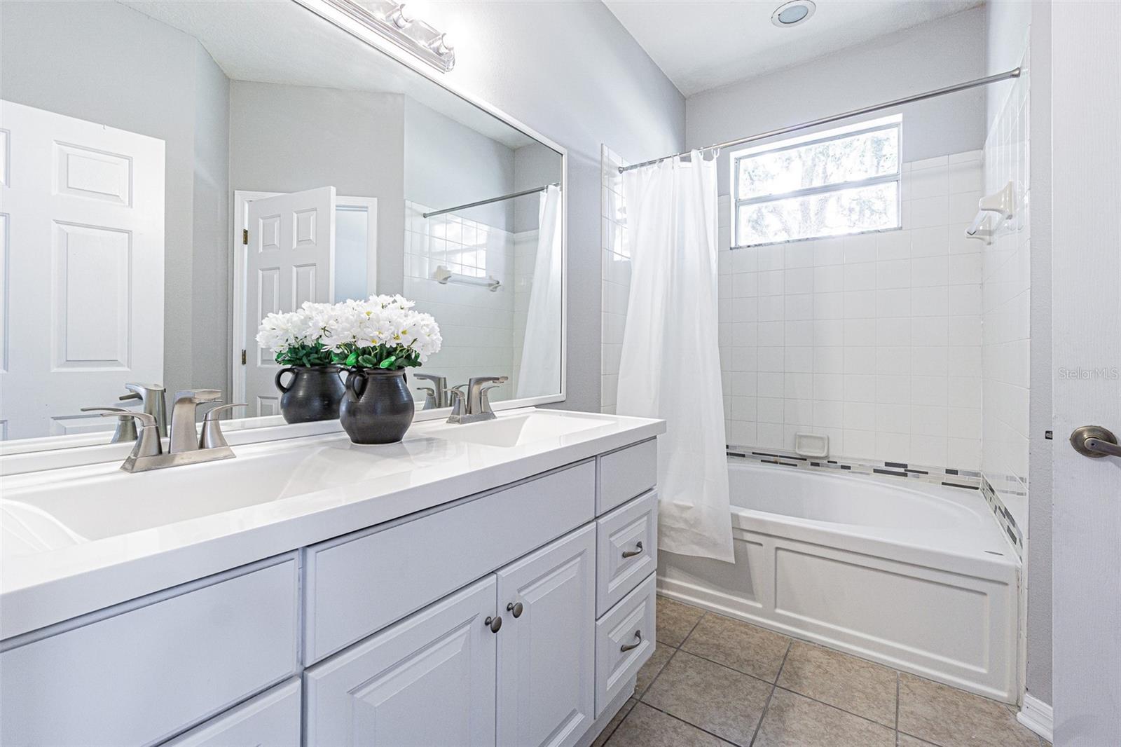 HIDDEN OAKS AT TEMPLE TERRACE - Residential