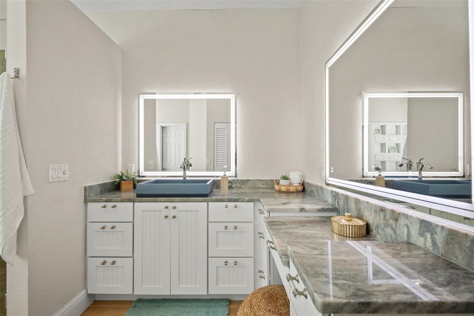 BAYWOOD SHORES - Residential