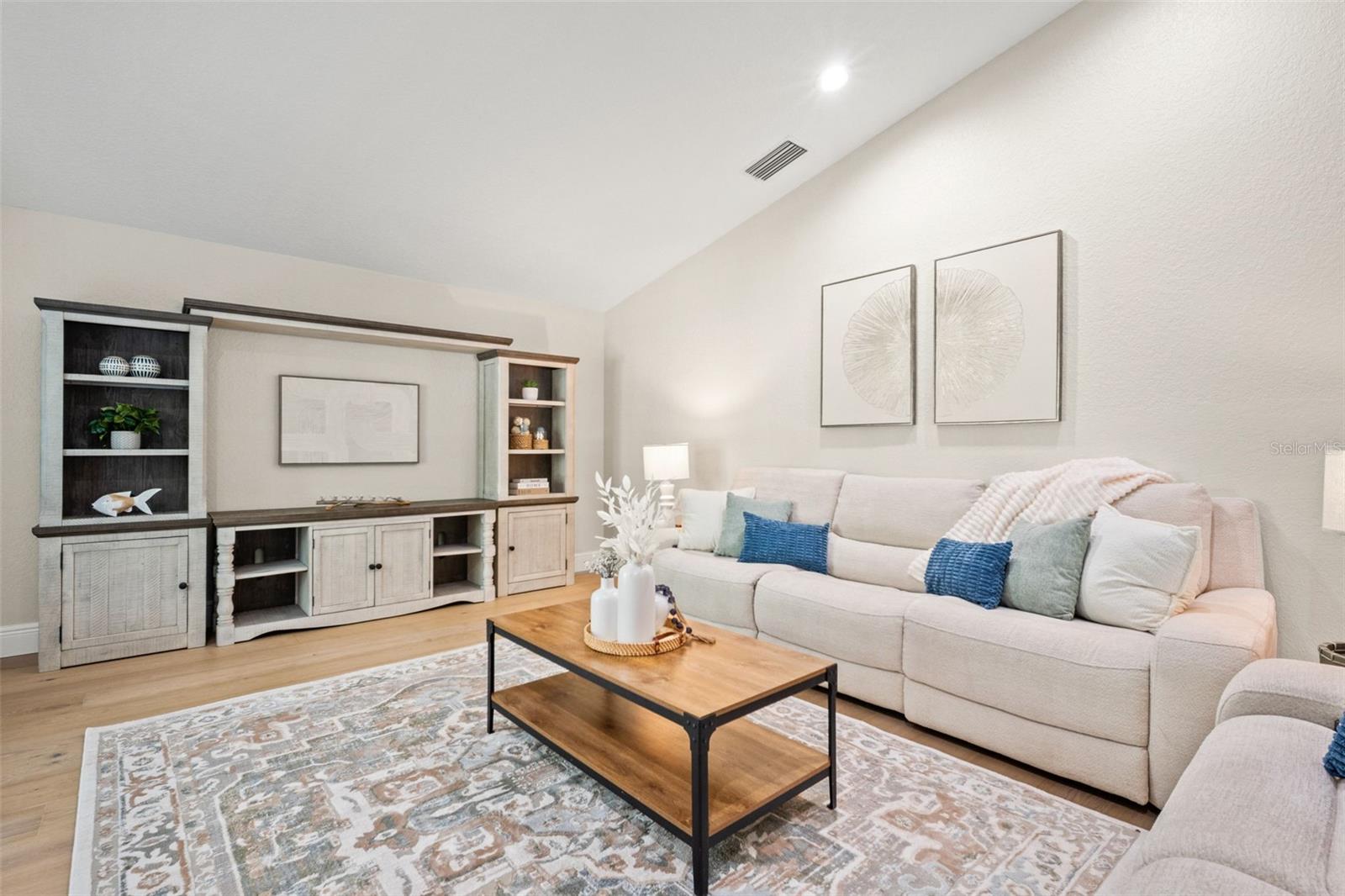 BAYWOOD SHORES - Residential