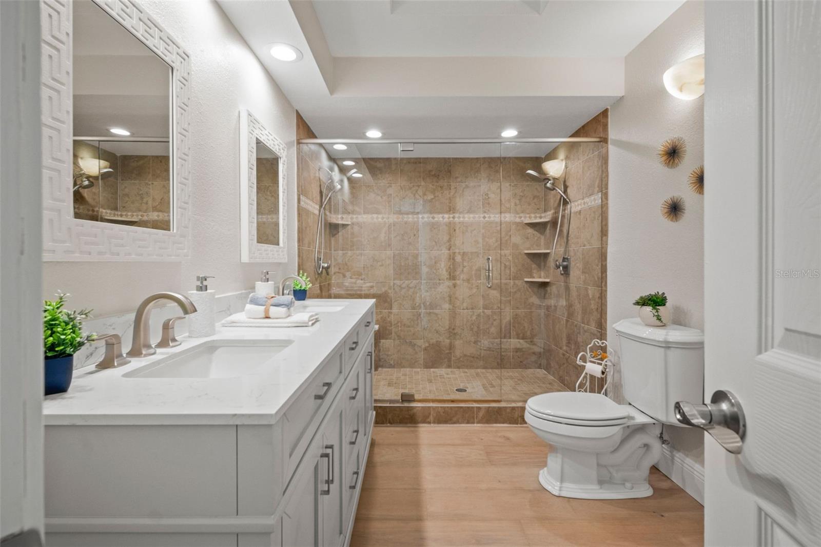 BAYWOOD SHORES - Residential