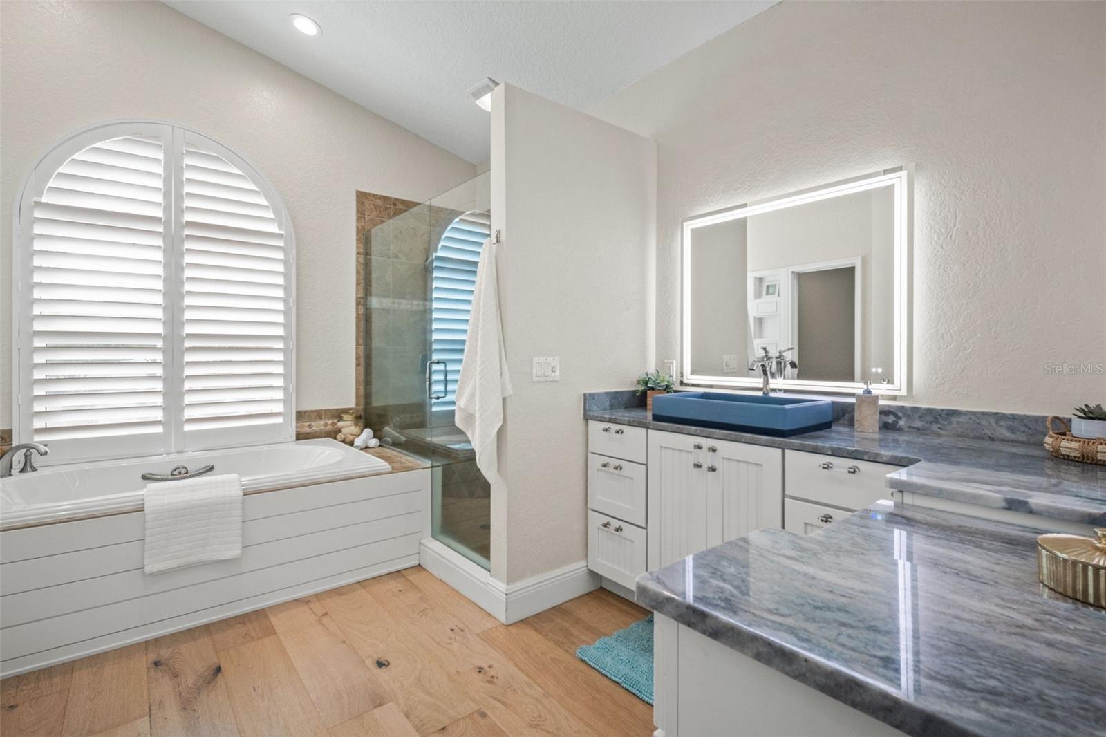 BAYWOOD SHORES - Residential