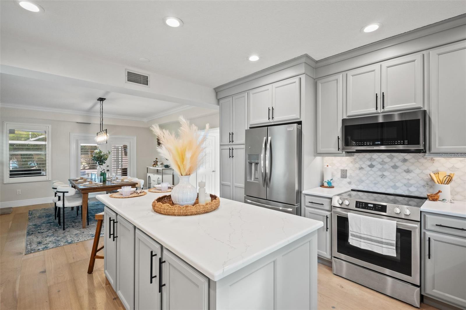 BAYWOOD SHORES - Residential