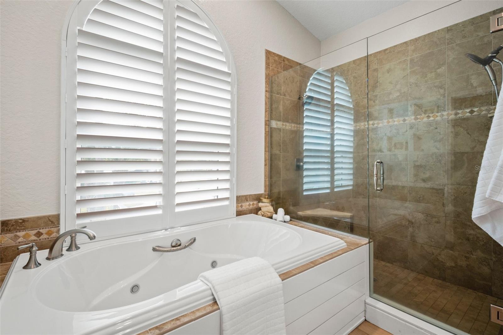 BAYWOOD SHORES - Residential