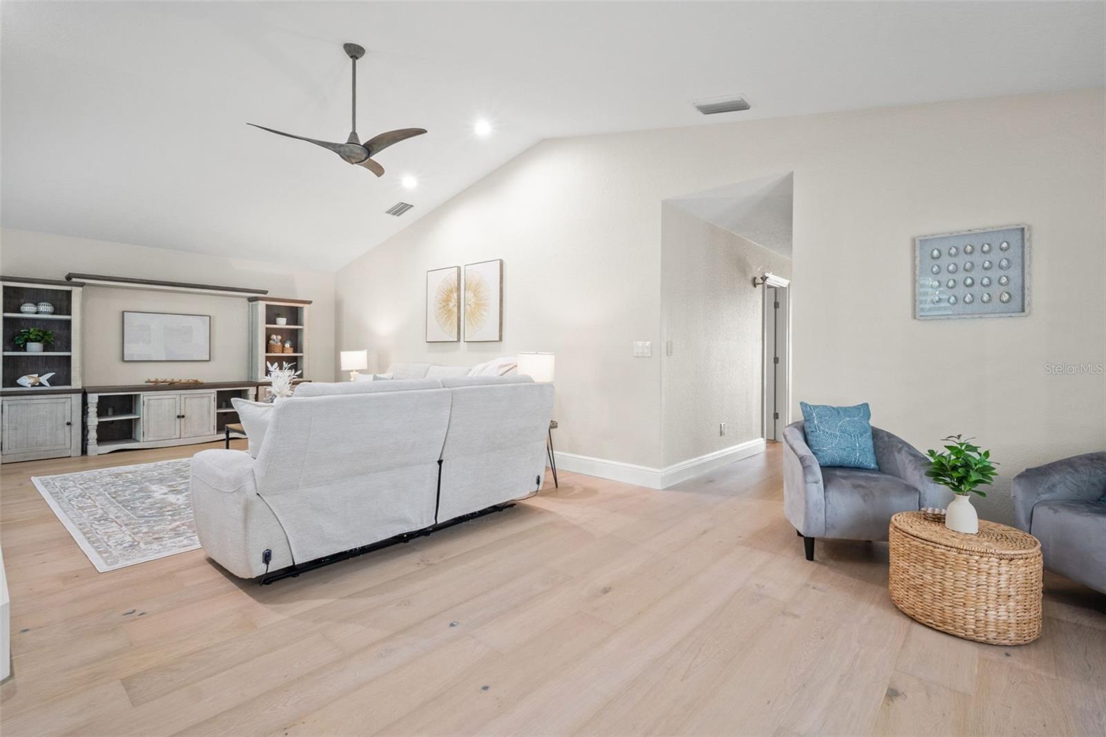 BAYWOOD SHORES - Residential