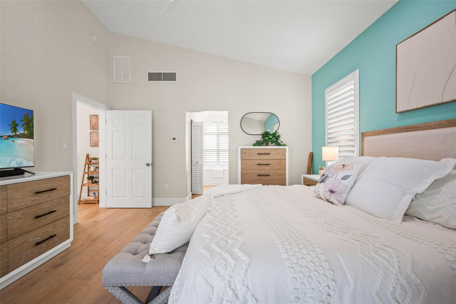 BAYWOOD SHORES - Residential