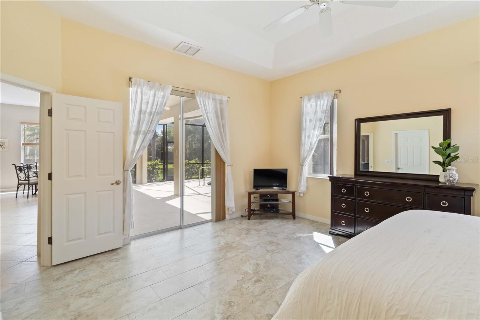 HAMPTONS - Residential