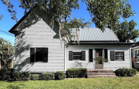 Photo of 276 NW Marion Street, Madison, FL 32340 (MLS # TB8433302) Photo of 276 NW Marion Street, Madison, FL 32340 (MLS # TB8433302)