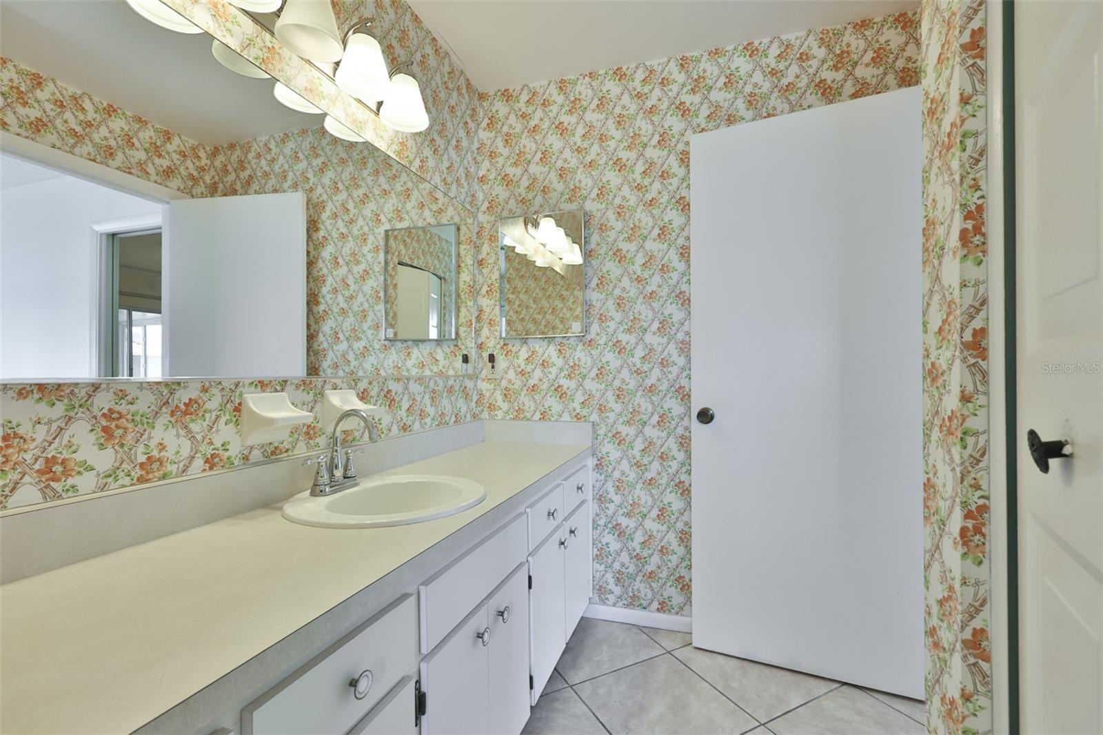 DEL WEBBS SUN CITY FLORIDA UN - Residential