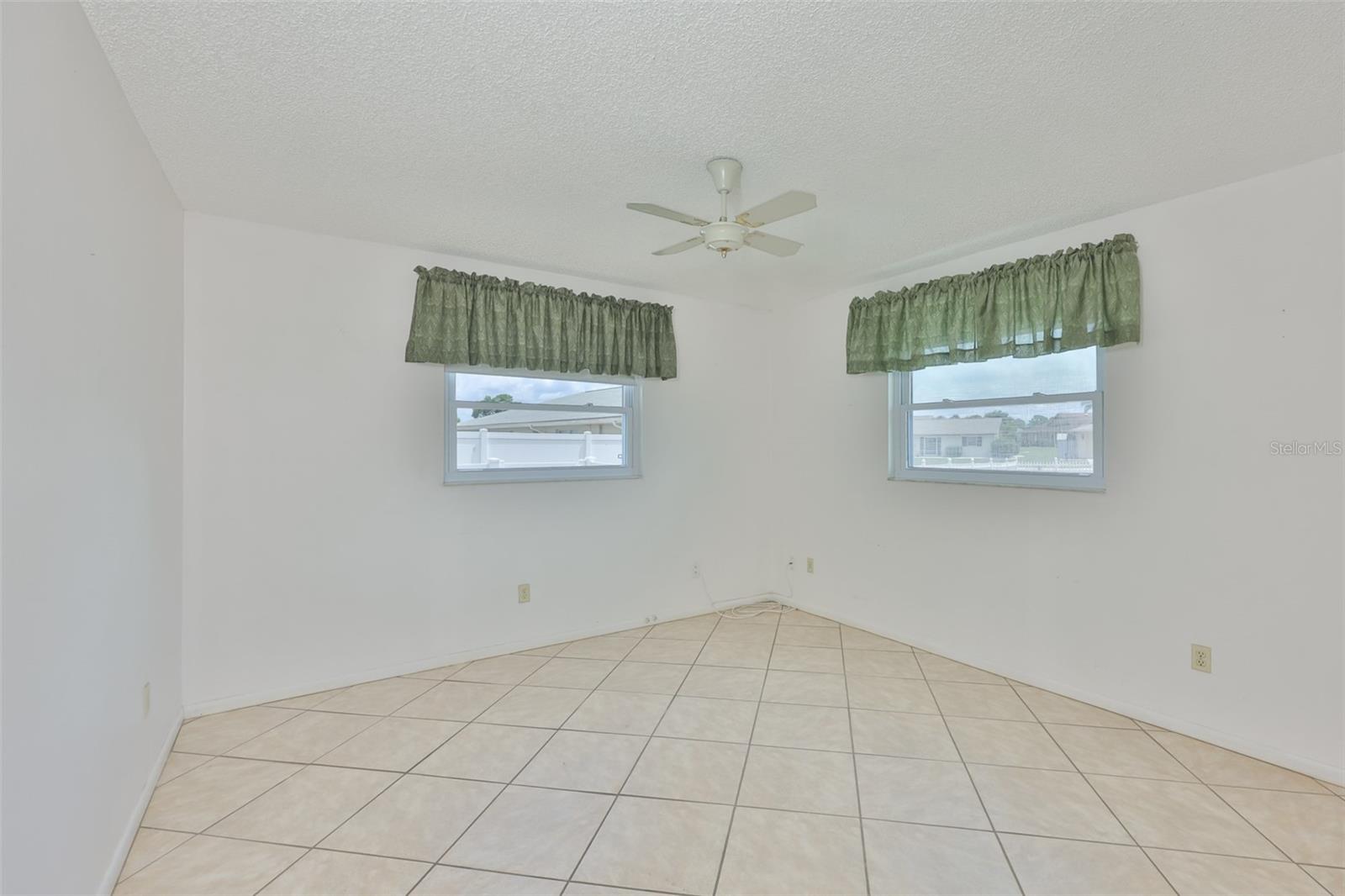 DEL WEBBS SUN CITY FLORIDA UN - Residential