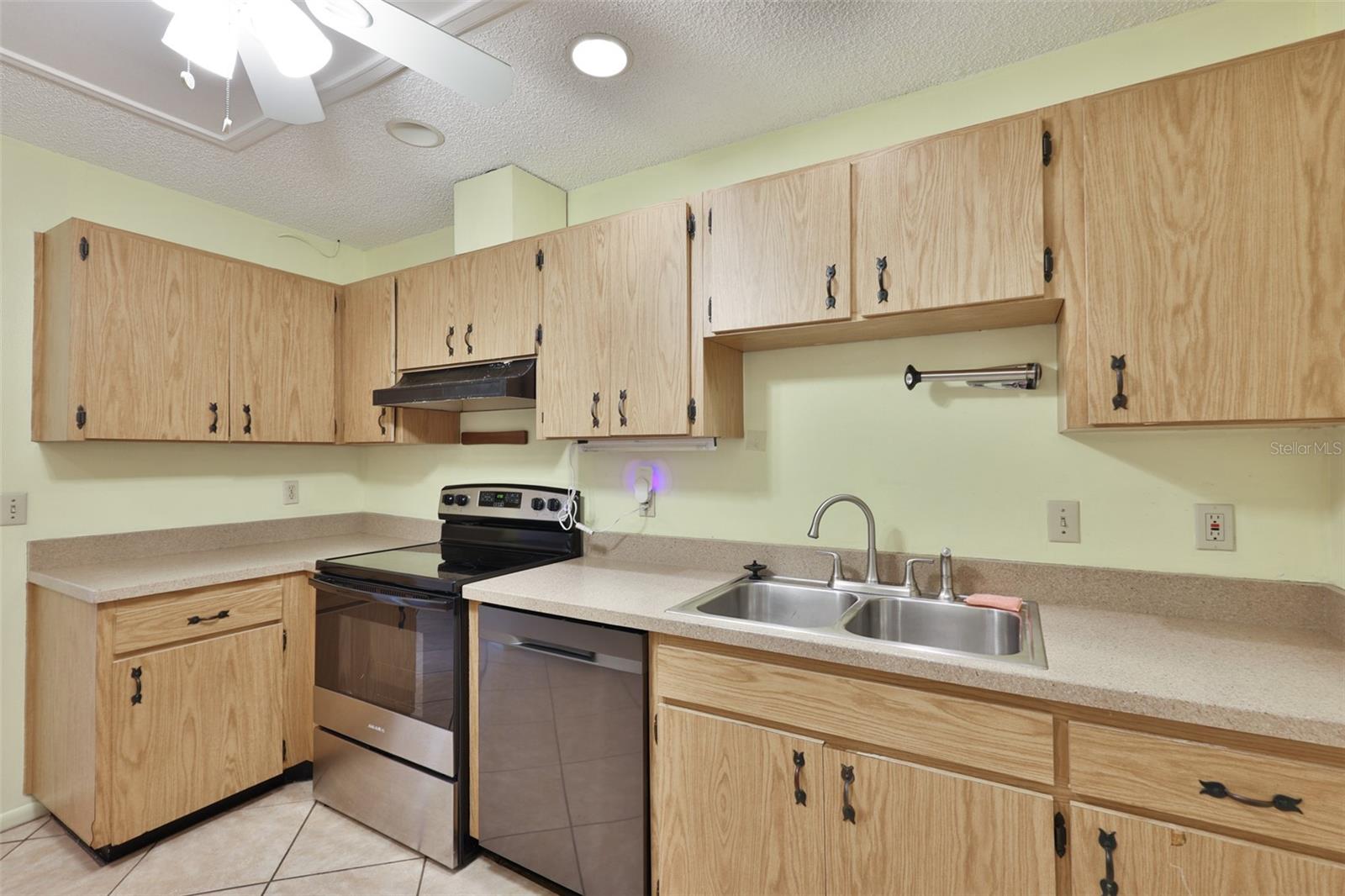 DEL WEBBS SUN CITY FLORIDA UN - Residential
