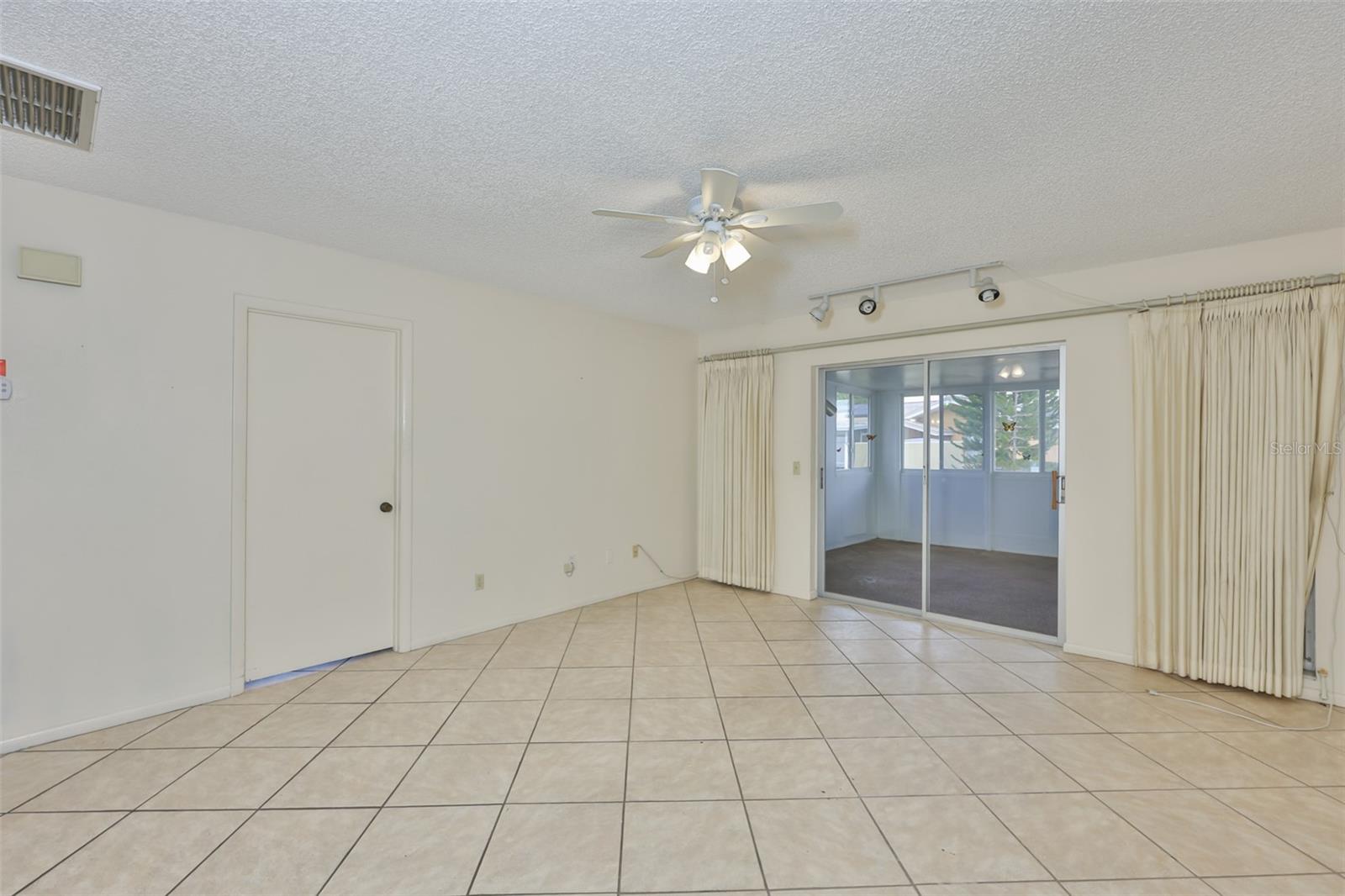 DEL WEBBS SUN CITY FLORIDA UN - Residential
