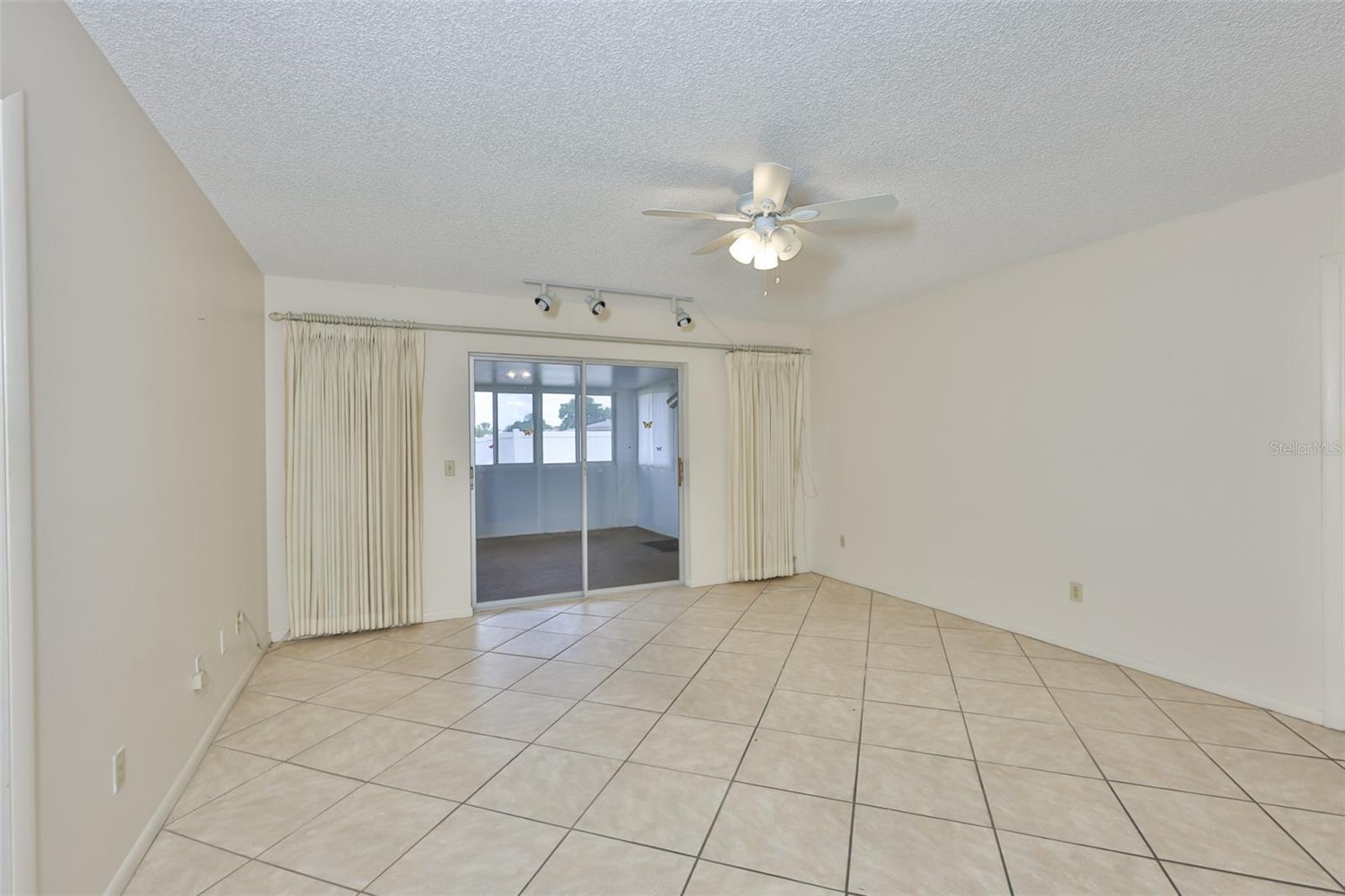 DEL WEBBS SUN CITY FLORIDA UN - Residential