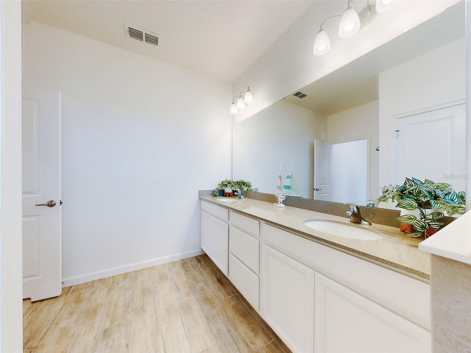 COMPASS LNDG - Residential