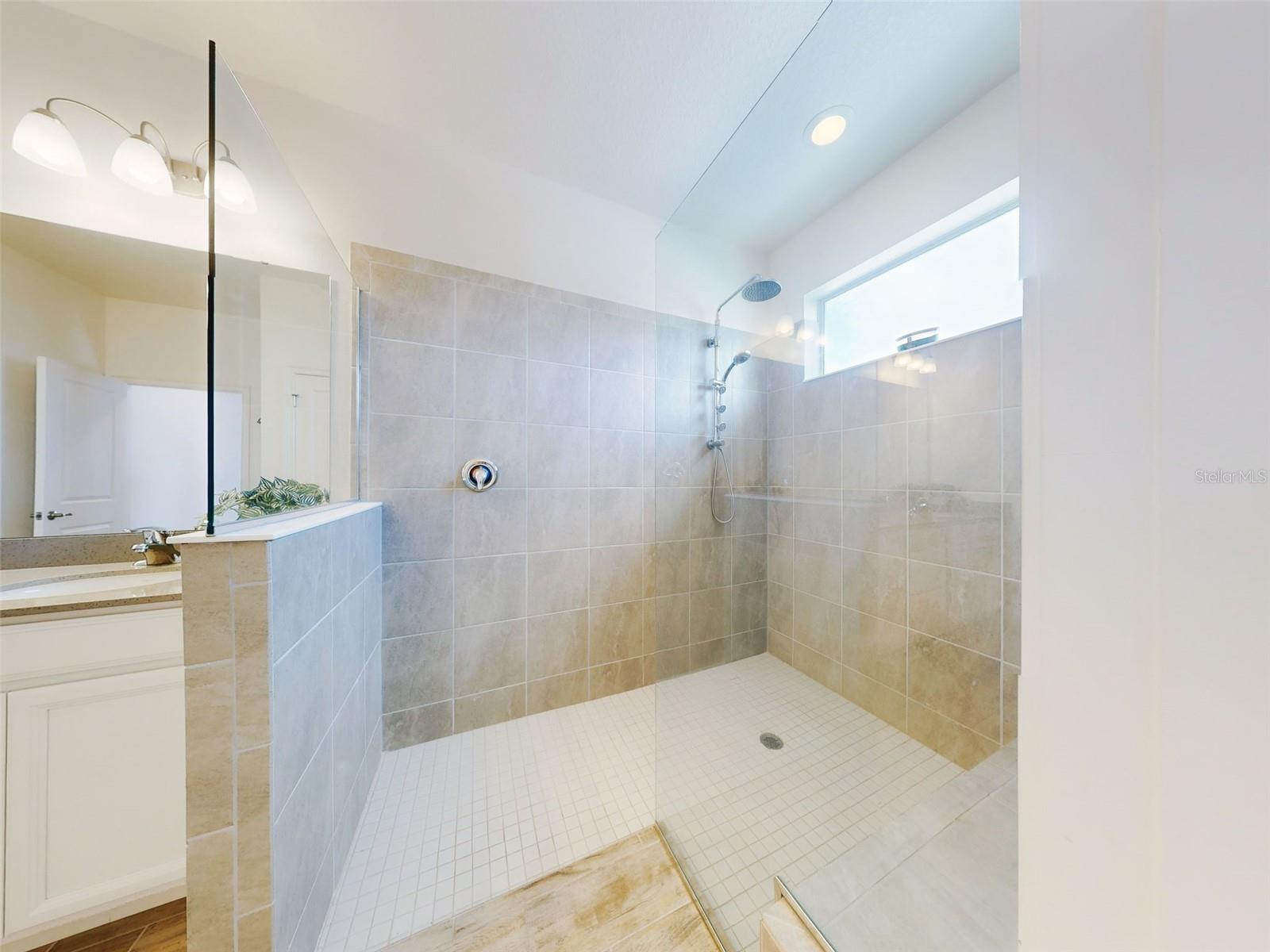 COMPASS LNDG - Residential