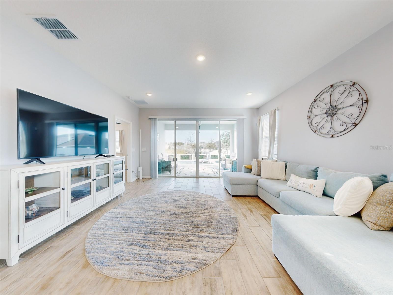 COMPASS LNDG - Residential